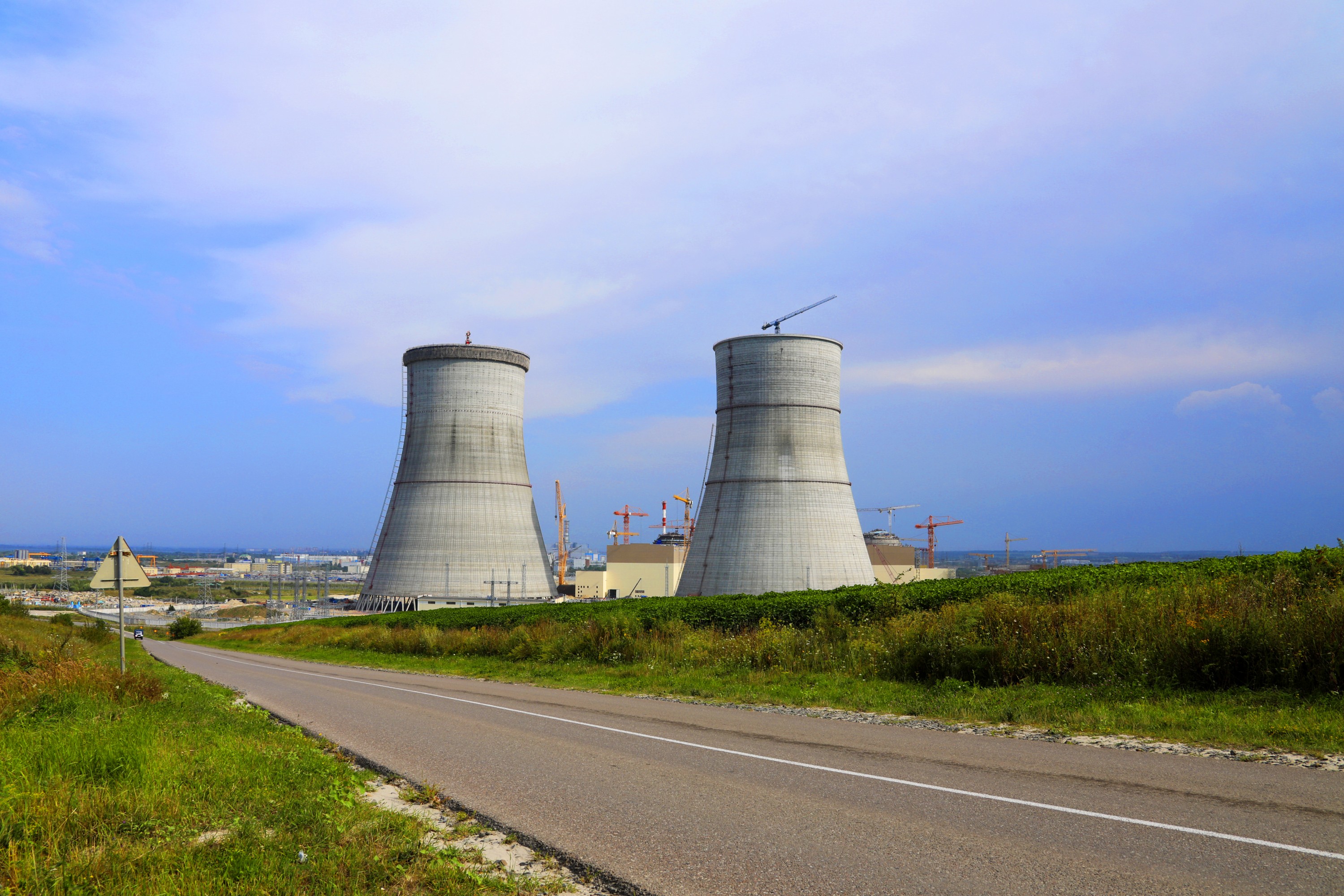 Завершено сооружение оболочки градирни второго энергоблока Курской АЭС-2 в Курчатове